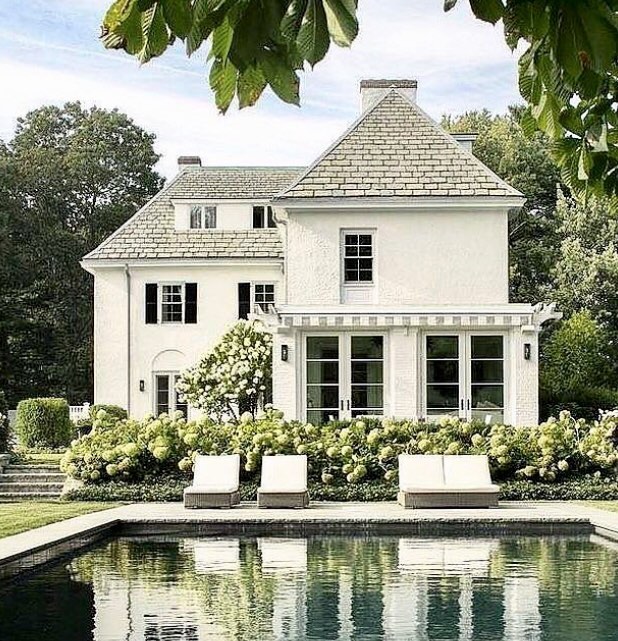 I love white houses, especially those with a third floor and a backyard pool. Thi